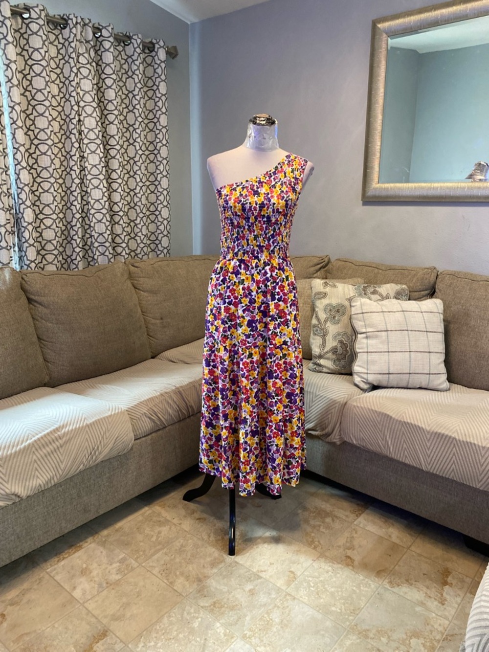 New Women Small one-shoulder dress features a vibrant floral print,smocked waist